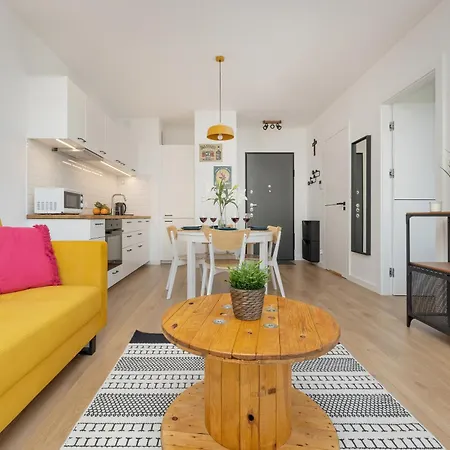 Cheerful Lesmiana Garnizon Estate By Renters דירה גדנסק