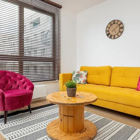 Cheerful Lesmiana Garnizon Estate By Renters דירה גדנסק