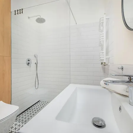 Cheerful Lesmiana Garnizon Estate By Renters Apartman