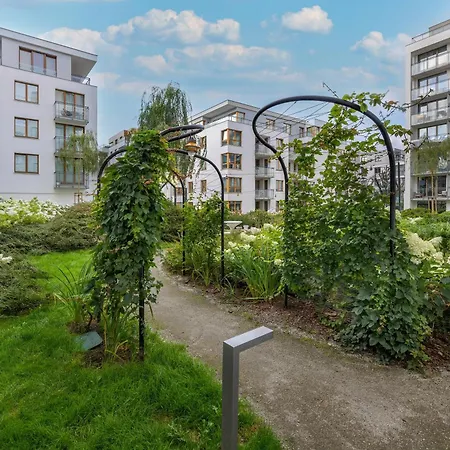 Cheerful Lesmiana Garnizon Estate By Renters