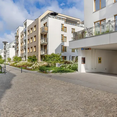 Cheerful Lesmiana Garnizon Estate By Renters Apartman Gdańsk