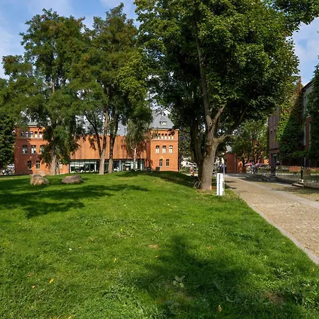 Cheerful Lesmiana Garnizon Estate By Renters Apartman Gdańsk